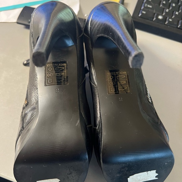 N.Y.L.A BLACK PEEP TOE LEATHER BOOTIES SIZE 8 - Picture 5 of 6